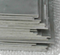 Tôles et plaques métalliques empilées