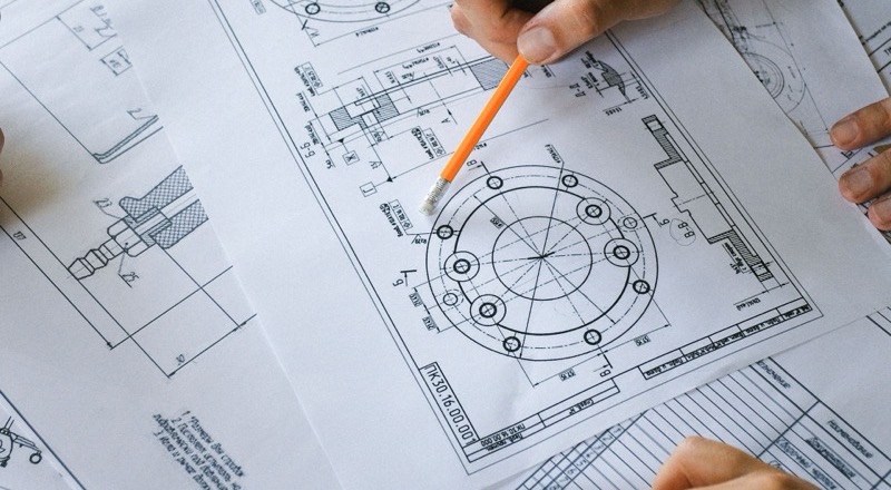 Plans techniques et conception sur table à dessin
